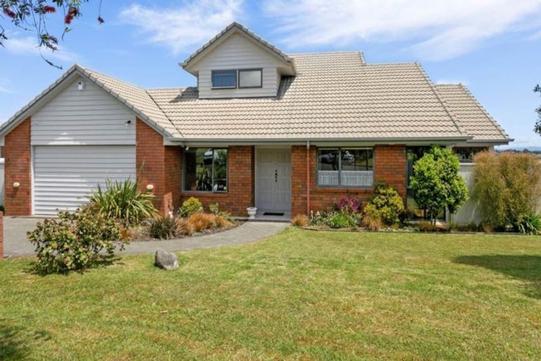 Photo of property in 18 Sharples Place, Somerville, Auckland, 2014