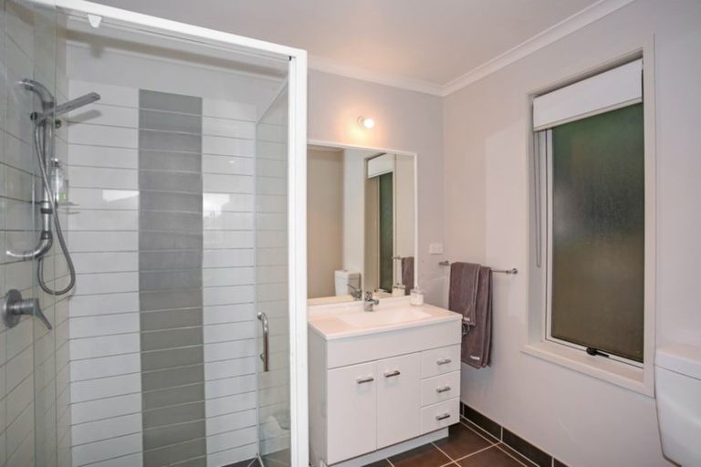 Photo of property in 2 Bob Craig Place, Pukekohe, 2120