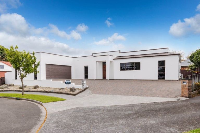 Photo of property in 17 Chesterfield Place, Rototuna, Hamilton, 3210