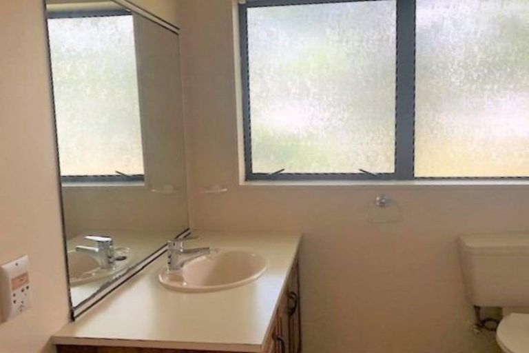 Photo of property in 1/1 Seaford Place, Murrays Bay, Auckland, 0630