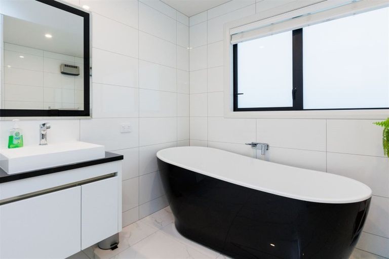 Photo of property in 5 Freedom Drive, Kelvin Grove, Palmerston North, 4414