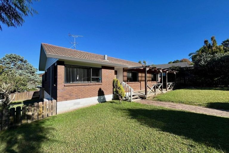 Photo of property in 1 John Webster Place, Glen Eden, Auckland, 0602