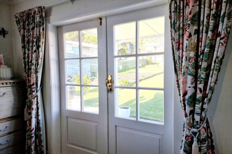 Photo of property in 108 Waikawa Road, Picton, 7220