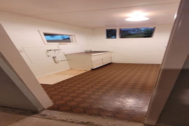 Photo of property in 8 Kitchener Terrace, Moturoa, New Plymouth, 4310