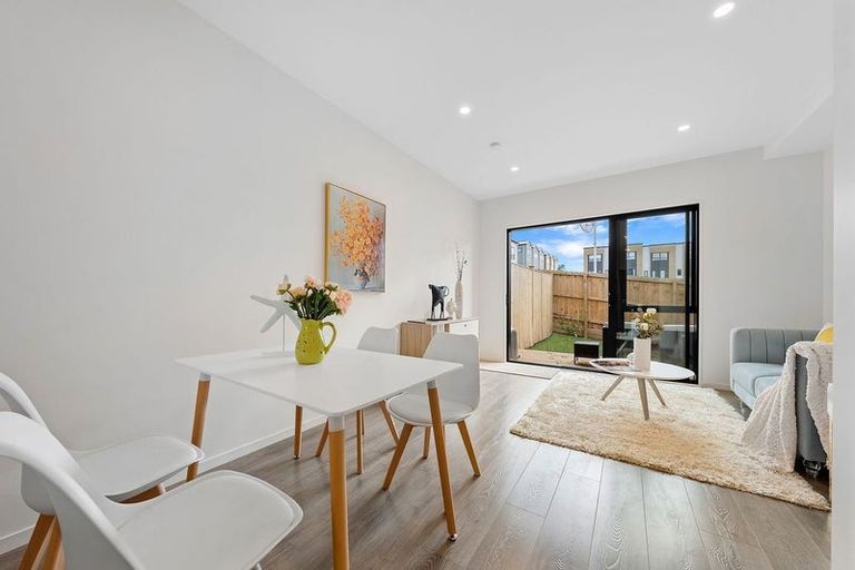 Photo of property in 19/12 Arney Road, Ranui, Auckland, 0612