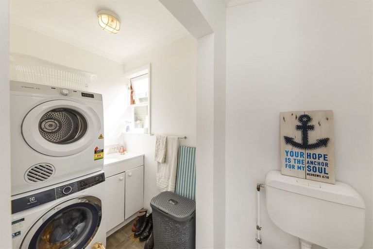 Photo of property in 4 Napier Road, Terrace End, Palmerston North, 4410