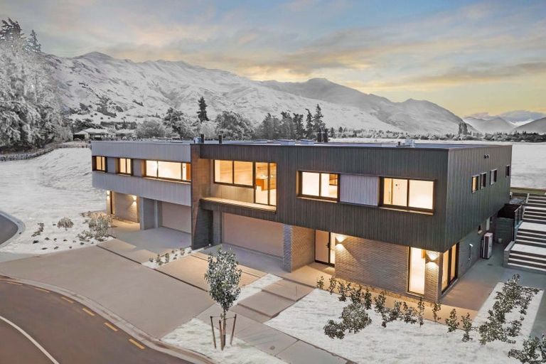 Photo of property in 27 Rubus Street, Wanaka, 9382