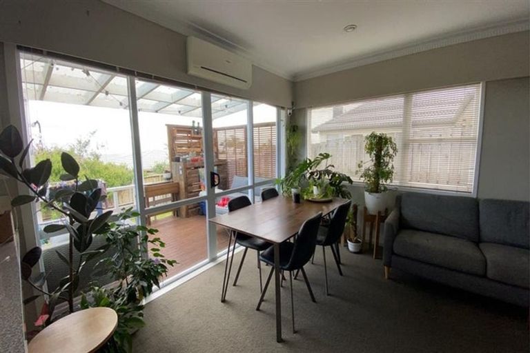 Photo of property in 73a Target Road, Totara Vale, Auckland, 0629