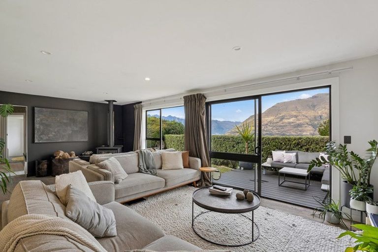 Photo of property in 17 Arawata Terrace, Fernhill, Queenstown, 9300