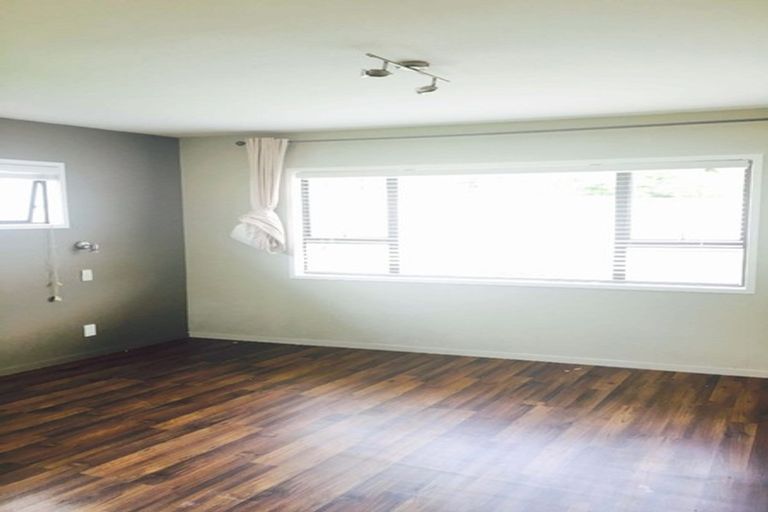 Photo of property in 4 Landsberg Way, Windsor Park, Auckland, 0632