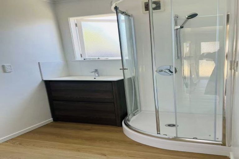 Photo of property in 8 Ranui Station Road, Ranui, Auckland, 0612