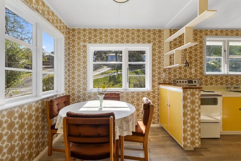 Photo of property in 16 Morgan Place, Tawa, Wellington, 5028