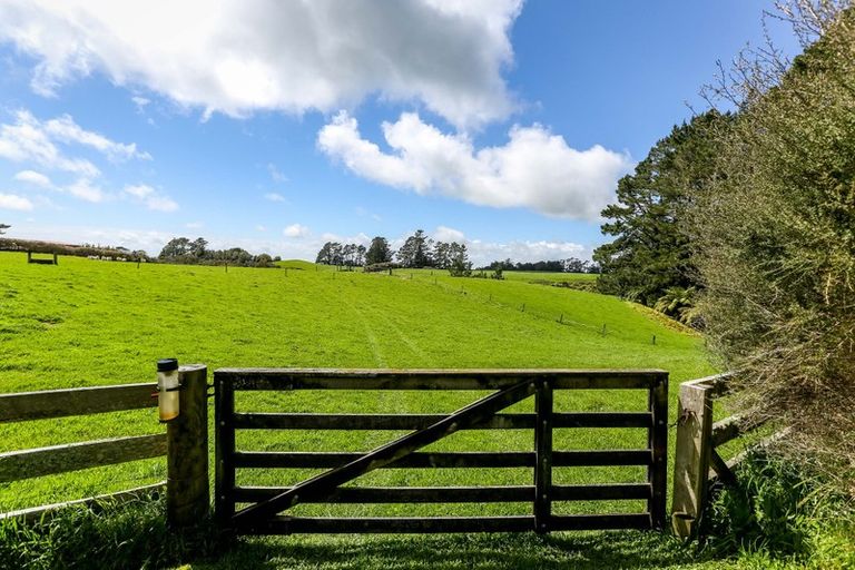 Photo of property in 1291 Carrington Road, Hurworth, New Plymouth, 4371