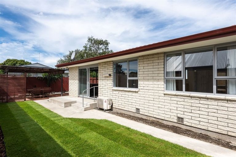 Photo of property in 4a Brentwood Street, Parklands, Christchurch, 8083