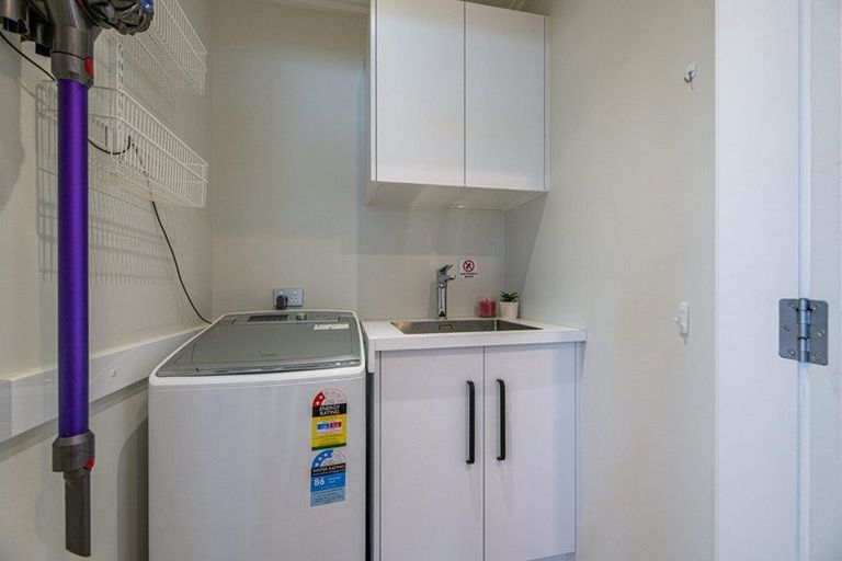 Photo of property in 16a Pine Avenue, Henderson, Auckland, 0612