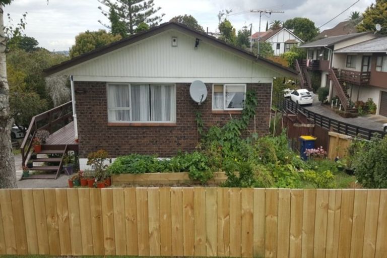 Photo of property in 2/5 Tirimoana Road, Te Atatu South, Auckland, 0602