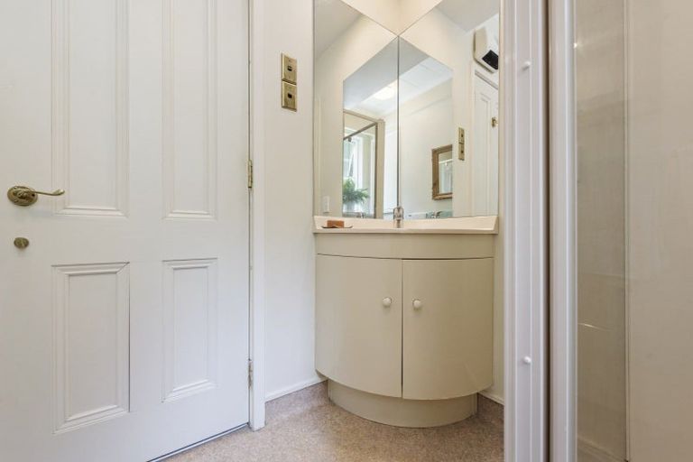 Photo of property in Wharenui Apartments, 274 Oriental Parade, Oriental Bay, Wellington, 6011