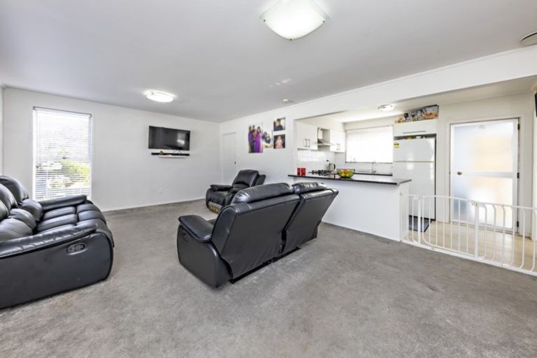 Photo of property in 34 Frobisher Way, Clendon Park, Auckland, 2103