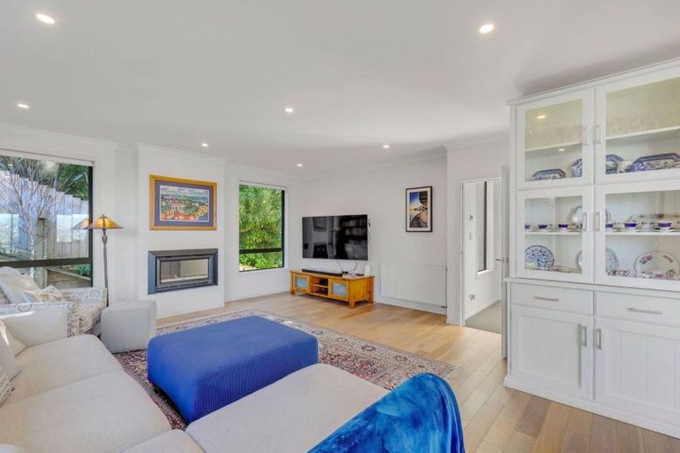 Photo of property in 8 The Track, Plimmerton, Porirua, 5026