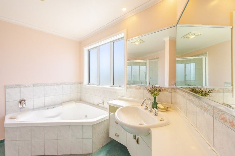 Photo of property in 15 Kavanagh Road, Hospital Hill, Napier, 4110