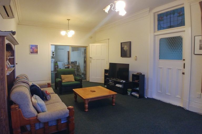 Photo of property in 21 Burnell Avenue, Thorndon, Wellington, 6011