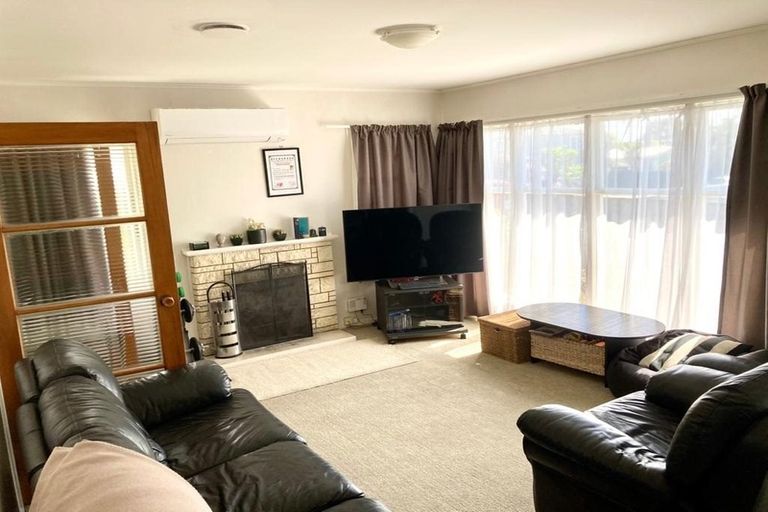 Photo of property in 93 Roberts Road, Te Atatu South, Auckland, 0610