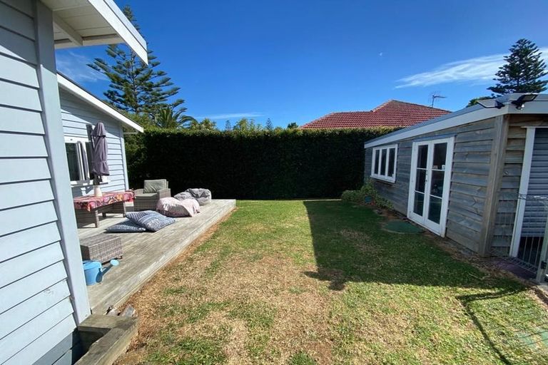 Photo of property in 28 Nikau Street, New Lynn, Auckland, 0600