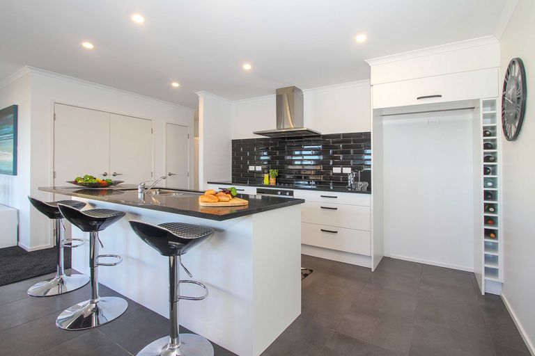 Photo of property in 22 Nellie Drive, Kumeu, 0810