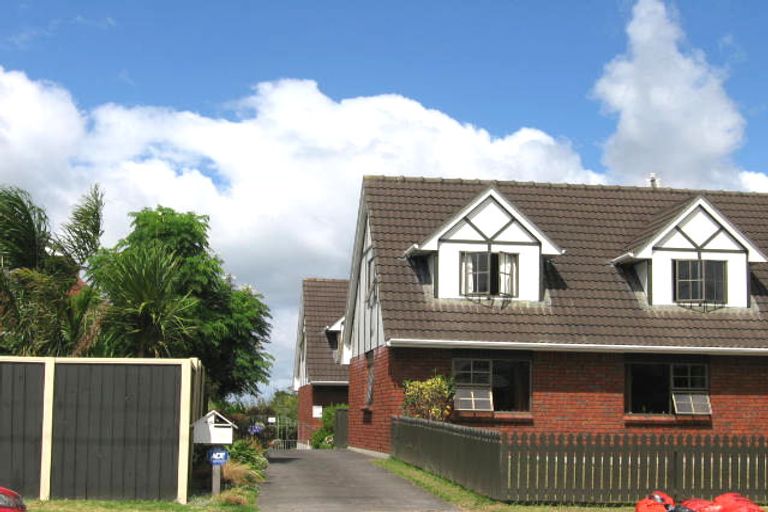 Photo of property in 2/48 East Coast Road, Milford, Auckland, 0620