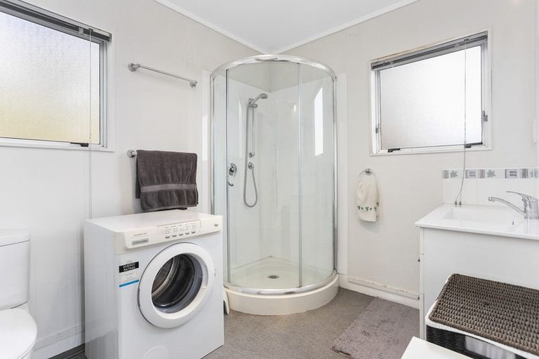 Photo of property in 6a D'oyly Drive, Stanmore Bay, Whangaparaoa, 0932