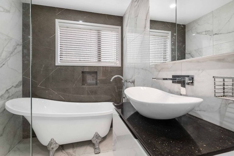 Photo of property in 108 Weatherly Road, Torbay, Auckland, 0630