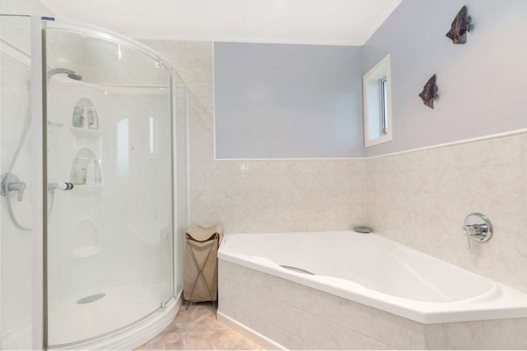 Photo of property in 95 Kitchener Road, Waiuku, 2123