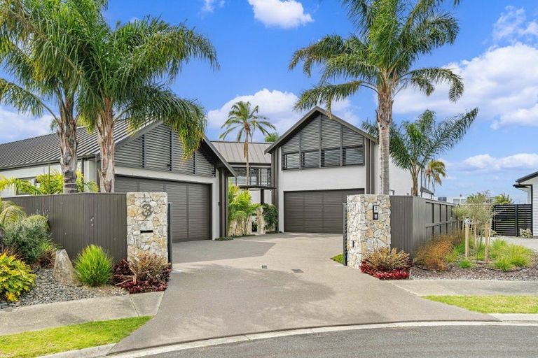 Photo of property in 3 Kuaka Grove, One Tree Point, 0118