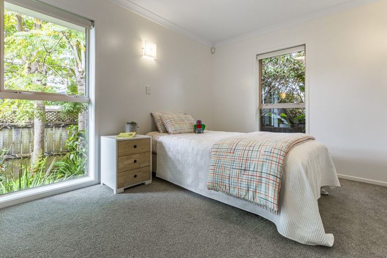 Photo of property in 1/5 Hanlon Crescent, Narrow Neck, Auckland, 0624
