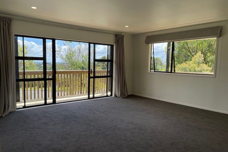 Photo of property in 2/84a Avonleigh Road, Green Bay, Auckland, 0604