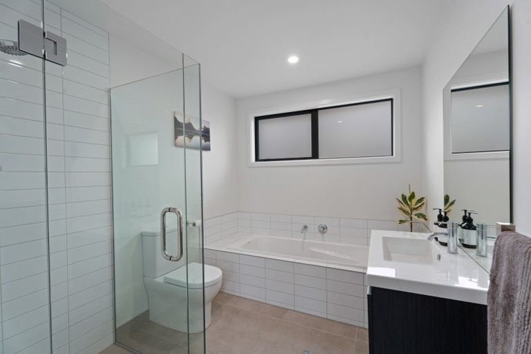Photo of property in 43 Bannister Street, Jacks Point, Queenstown, 9371