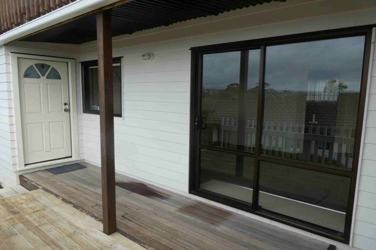 Photo of property in 20 Van Dyke Place, West Harbour, Auckland, 0618