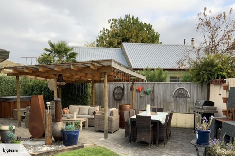 Photo of property in 6 Hetley Crescent, Taradale, Napier, 4112