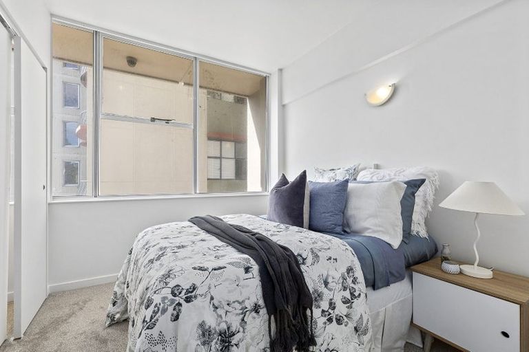 Photo of property in Terrace Tower Apartments, 8e/126 The Terrace, Wellington Central, Wellington, 6011
