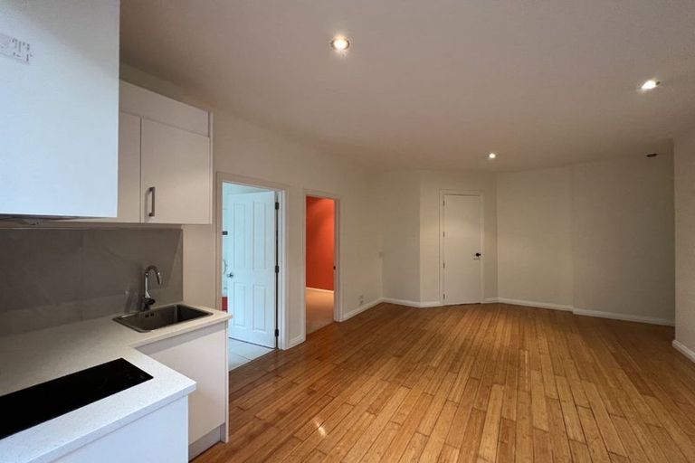 Photo of property in 19 East Coast Road, Milford, Auckland, 0620