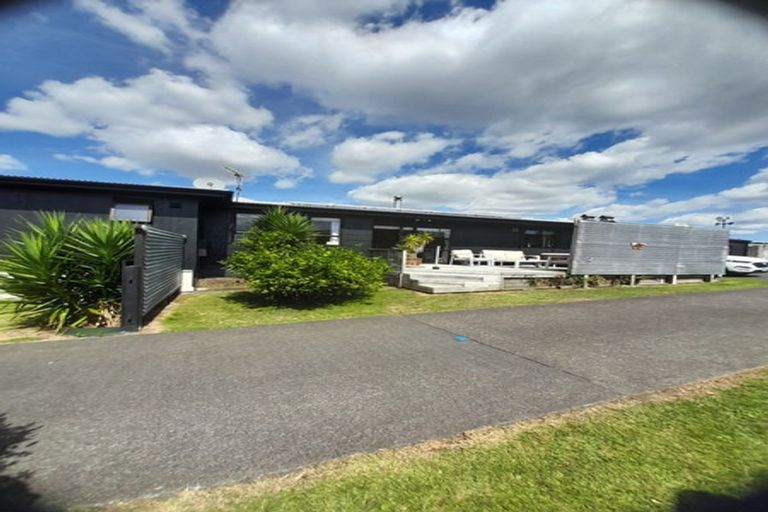 Photo of property in 992 Paerata Road, Paerata, Drury, 2676