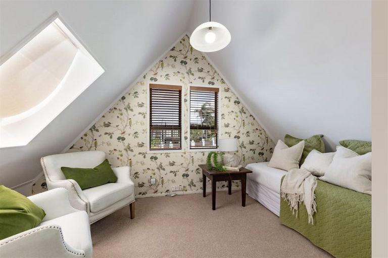 Photo of property in 20 Bernleigh Terrace, West Harbour, Auckland, 0618