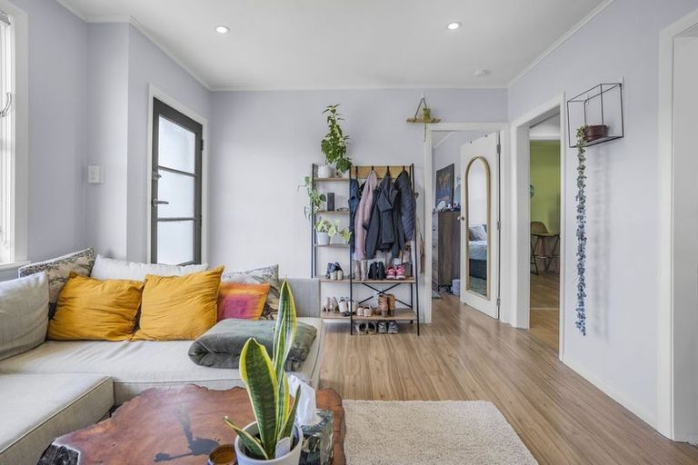 Photo of property in 113a Newlands Road, Newlands, Wellington, 6037