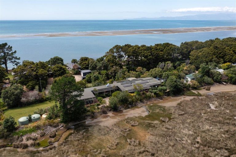 Photo of property in Twin Waters Lodge, 30 Totara Avenue, Collingwood, 7073