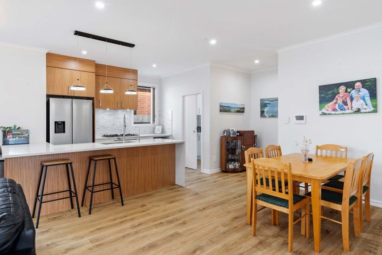 Photo of property in 4 Poutawa Lane, Clarks Beach, 2122