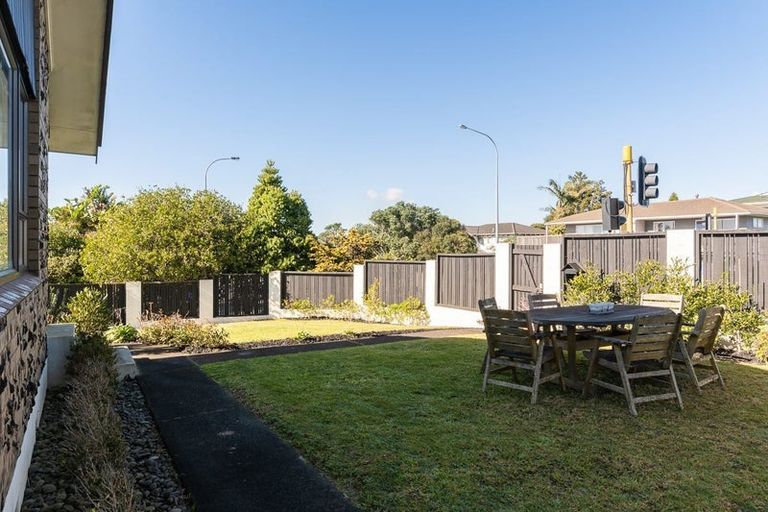 Photo of property in 1/131 Mokoia Road, Birkenhead, Auckland, 0626