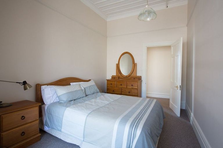 Photo of property in 5 Gilbert Street, New Plymouth, 4310