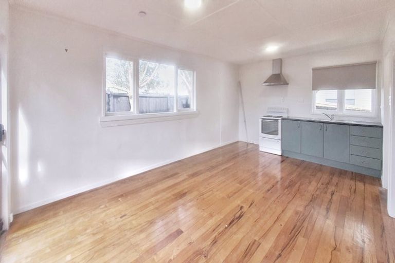 Photo of property in 1/48 Woodside Road, Massey, Auckland, 0614