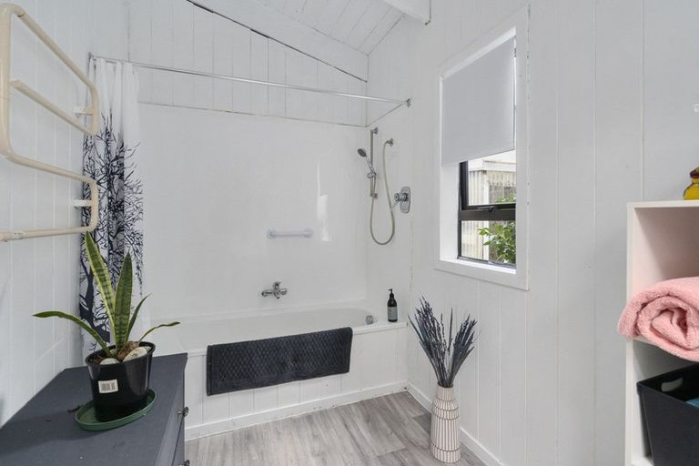 Photo of property in 12 Fairfax Terrace, Frankleigh Park, New Plymouth, 4310