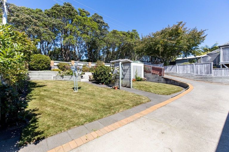 Photo of property in 130 Frankley Road, Frankleigh Park, New Plymouth, 4310
